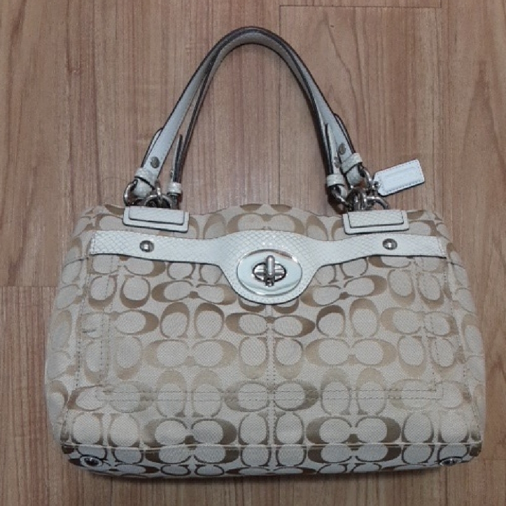 Coach Beige Shoulder Bag with White Trim❤❤❤
